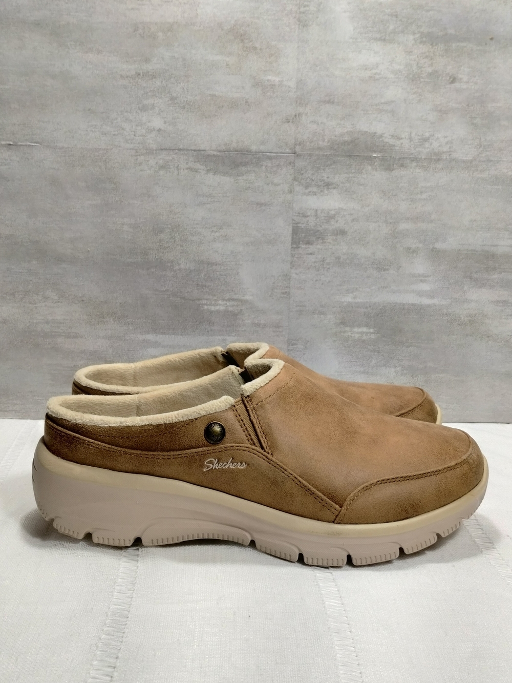 Skechers Relaxed Fit Easy Going Women's Tan Slip On Mules Clogs Size 8.5